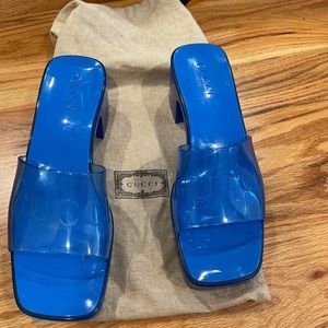 Gucci embossed logo runner slide